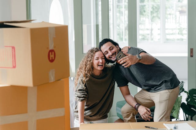 Pareja con su colchón financiero