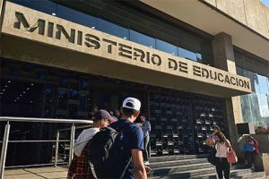 Ministerio de Educación anunció reprogramación del calendario escolar tras los terremotos, persiste la suspensión en municipios afectados