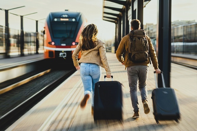 Francesco Lovaglio Tafuri - El reloj del viajero ¡Turismo Slow vs. Turismo Fast! - FOTO