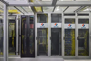 DE-CIX alcanza ingresos récord de 70,9 millones de euros y dispara su capacidad global un 40% en 2025