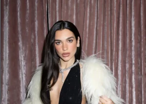 Dua Lipa demanda a Samsung por usar su imagen sin permiso: “Pide 15 millones para pagarse unas vacaciones”