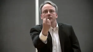 Linus Torvalds se hartó de la IA: advierte que entorpece el desarrollo de Linux