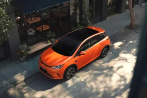 BYD lanza el híbrido enchufable más barato del mercado: tiene 105 Km de autonomía eléctrica, cuesta menos de 19.000 euros y se llama Dolphin G DM-i