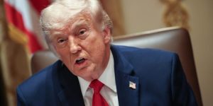 Donald Trump anuncia que EEUU tendrá el control total del petróleo y el gas iraní