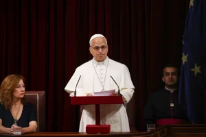 El papa León XIV exige respeto a los migrantes en discurso ante el parlamento español