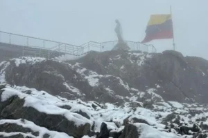 Mérida recibió la primera nevada de la temporada en sus páramos andinos
