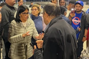 Presidenta Rodríguez visitó los refugios temporales en Caracas