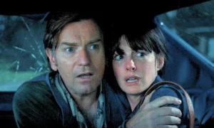 Viajes en el tiempo, dinosaurios, Anne Hathaway y Ewan McGregor: mira el loquísimo tráiler de ‘El final de Oak Street’