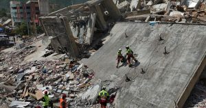 Localizaron a una niña con vida entre los escombros 11 días después del sismo en La Guaira