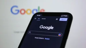 Google cambia a los jefes de su inteligencia artificial para poder competir con OpenAI y Anthropic