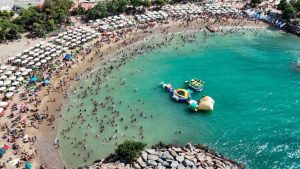 Limitan acceso a playas de La Guaira y evalúan planes para trabajadores turísticos