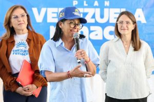Presidenta Rodríguez entrega recursos económicos a 27 juntas de condominio