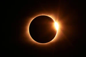 Ten cuidado con las gafas que compres para ver el eclipse, no todas sirven y las consecuencias pueden ser muy graves